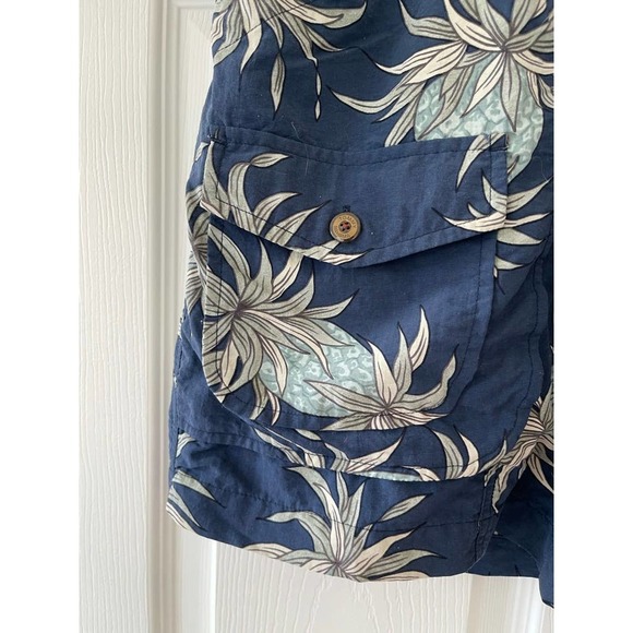 Tommy Bahama Short - Picture 3 of 6